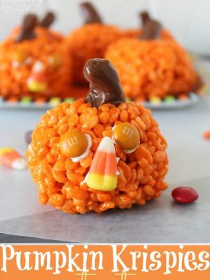 Pumpkin Krispies Treats - easy rice krispie treats that look just like pumpkins! Perfect treat for kids for halloween, thanksgiving or fall in general!