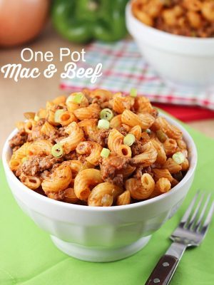 One Pot Mac and Beef - delicious dinner made all in one pot and in under 30 minutes!