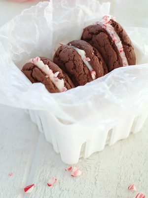Homemade Peppermint Oreos - easy cake mix cookies with a yummy peppermint filling! They make a simple but unique holiday treat.