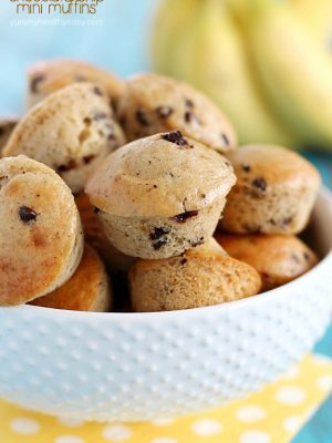 Banana Chocolate Chip Mini Muffins - a great breakfast to start your day or the perfect snack/dessert to satisfy your sweet tooth! (only 4 main ingredients!)