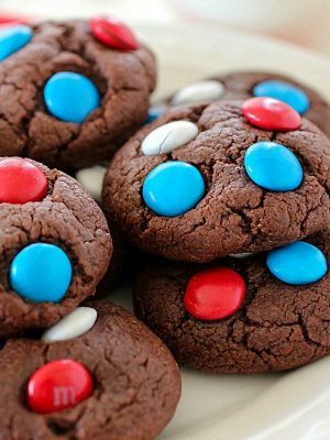 3-Ingredient Easy Cake Mix Cookies are just about as easy as "homemade" cookies can get! Only three ingredients and they bake up in under 10 minutes! These are great for the beginning baker or for anyone that's in a rush and needs a quick cookie recipe!