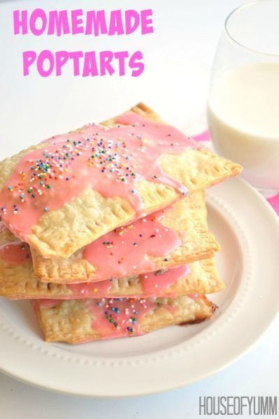 25 + Copycat Recipes to Make at Home! Eating out is fun, but sometimes it's more fun to relax and stay in. Don't miss out on the good food though just cook up some of these Copycat recipes in the comfort of your own home!